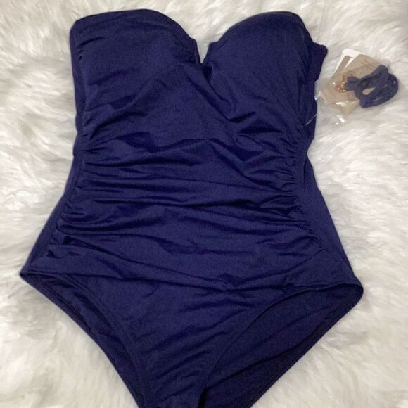 New. Tommy Bahama navy v-neck one piece. Size 8. Retails $139 - Picture 10 of 12
